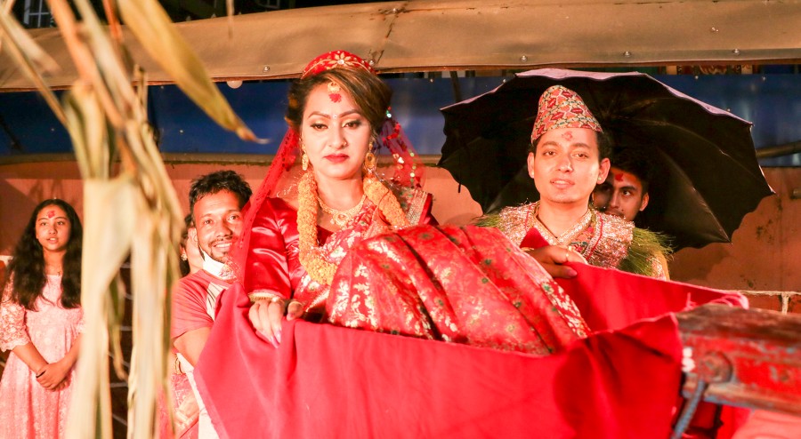गणेशको आयो तिम्रै राजामा यसराज र सरिता