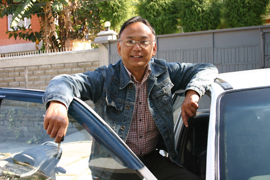 पूर्खाको देशका लागि फर्किएको एक सिनेकर्मीको यात्रा